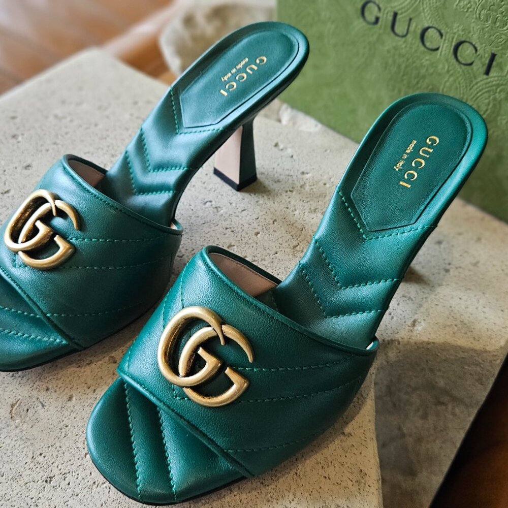 Gucci - Double G leather sandals